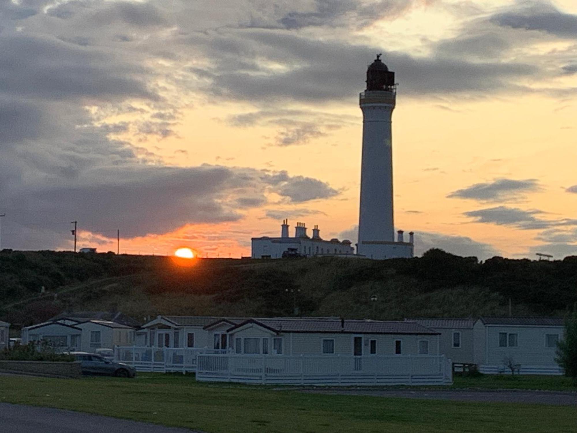 Highway Hotel Lossiemouth ภายนอก รูปภาพ